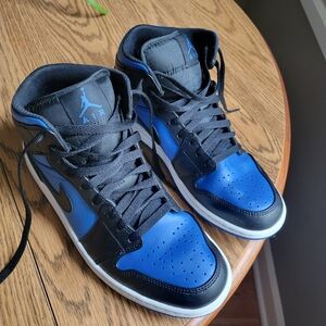Air Jordan 1 Mid